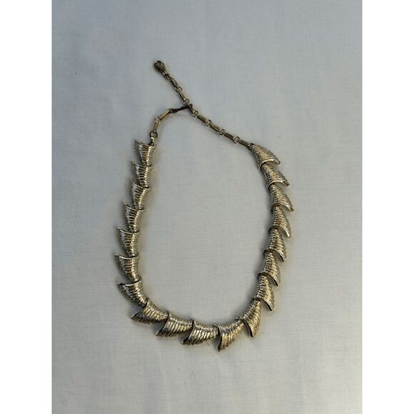 Vintage Statement Necklace in Gold Tone, Retro, Unique, - Picture 5 of 5